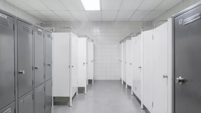ile pryszniców na pracownika